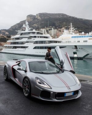 Kian Barazandeh Instagram - 👑 𝐿𝒾𝒻𝑒𝓈𝓉𝓎𝓁𝑒
I need a room full of mirrors so I can surround myself around winners. 🏴‍☠️🔝#hypercardaily #hypercarclub
