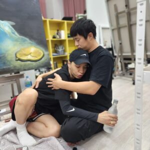 Kian84 Instagram - 오랜만에 만난 쌈디.

심장 박동수 서로 체크해봄.

건강한듯

#기안84
#쌈디