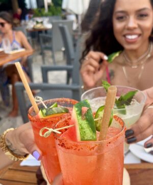 Kiana Madeira Instagram - We had such a beautiful sunset dinner at @joiabeach 🥰 Feet in the sand, absolutely delicious food and drinks, great conversation and God’s abundance surrounding us. There is something so healing about being by the ocean and the vibes on Joia Beach did not disappoint. Thank you for taking care of us 💜