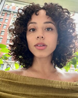 Kiana Madeira Instagram - Happy almost summer, my loves 💜 I pray that you are soaring like the angels that you are. I hope your transformations are allowing you to love yourself even deeper. I pray that you feel God close, no matter your worldly circumstances. Just want to say hi 🦋