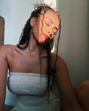 Kiara Barnes Instagram - Late lil Sunday post… but I had a good time being a lil fairy @ the farmers market 2 day 🧚🏽‍♀️🍓🌞🫶🏽✨