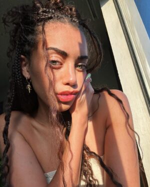 Kiara Barnes Instagram - Late lil Sunday post… but I had a good time being a lil fairy @ the farmers market 2 day 🧚🏽‍♀️🍓🌞🫶🏽✨