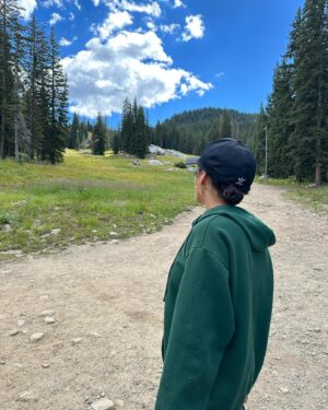 Kiara Barnes Instagram - Enjoying some nature 🌲🏔️🌞 yummm🫶🏽🫶🏽