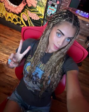 Kiara Barnes Instagram - Closing out summer with a lil camera roll recap🌞 got to see a lot of special folks this month and binged #TSITP… don’t even get me started 😅😂