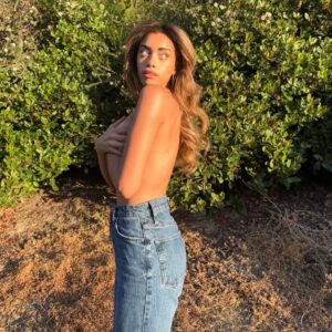 Kiara Barnes Instagram - Sneak peak of my album drop COMING SOON 🤩✨So excited to share 
🌿HOME🌿 with y’all 🥹 Yay for new music!!🥰🥰 Enjoy some #bts
