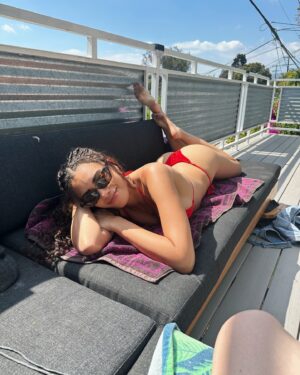 Kiara Barnes Instagram - A lil sun, a lil fun🌞✨😇🥰