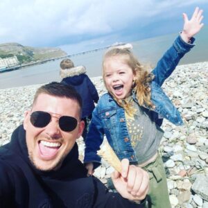 Kieron Richardson Instagram - #AD I always enjoy an ice cream on a sunny (or not so much) spring day with the kids… though I do always end up eating their ice creams too 🙈 Comment below with your favourite flavour of ice cream 🍦 Cold foods like this can trigger sensitive teeth but by using @sensodyneuk Daily Care Extra Fresh twice a day, you don’t need to miss out on the food and drinks you love… life’s too short for sensitive teeth! #SensodyneMoments