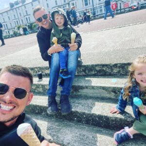 Kieron Richardson Instagram - #AD I always enjoy an ice cream on a sunny (or not so much) spring day with the kids… though I do always end up eating their ice creams too 🙈 Comment below with your favourite flavour of ice cream 🍦 Cold foods like this can trigger sensitive teeth but by using @sensodyneuk Daily Care Extra Fresh twice a day, you don’t need to miss out on the food and drinks you love… life’s too short for sensitive teeth! #SensodyneMoments