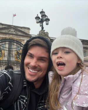 Kieron Richardson Instagram - Carl’s bday weekend in London #buckinghampalace #nationalhistorymuseum #theshard #toweroflondon #frozenmusical
