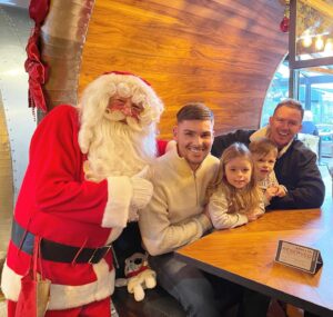 Kieron Richardson Instagram - 2 years apart santa stop @theairportpub