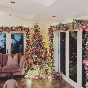Kieron Richardson Instagram - My weird obsession with matching the sofa to the xmas tree has begun...imz and kay @bossfurnitureuk  must wait for the call every year, we started with the grey then dusty pink and from doing abit of pinterest,  blues are in so little hint for this year's tree... I know you look forward to the post every year @rachelhardypr so get ready 😂 (ps I will let you get halloween out the way first)