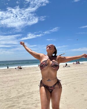 Kiki Haynes Instagram - Raise your hand if your summer has kicked off bomb so far! ✋🏽

#SummerFun #MyTribe #🖤