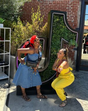 Kiki Haynes Instagram - Raise your hand if your summer has kicked off bomb so far! ✋🏽

#SummerFun #MyTribe #🖤