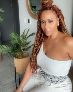 Kiki Haynes Instagram - I love who I am but I am truly falling in love with the woman I’m evolving into. She’s pretty damn dope… 🤍
#LovingMyGrowth 

hair: @handworxbyrenika
