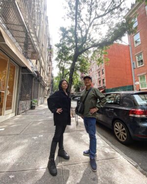 Kiki Sukezane Instagram - Dad in NYC🥳

iphoneのカメラ　引きで　足長　🤣