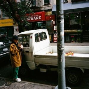 Kiki Sukezane Instagram - Photo by @mikimou5e 
#NY #nylife 

NYに住み始めて、早くも５ヶ月
NYでのFujisan(軽トラ)の運転にも慣れてきました。

顔面は後遺症が残っていますが、オリジナルの個性として生かし
来年頭から、アクティング業復活しますので、暖かく見守って頂けるとありがたいです😜

海外で仕事がしたいアクター、またはアクターを目指す人の為のキャリアコーチングもオンラインでやってますので
興味がある方はアカウントに貼ってるリンクからチェックしてみてね😁