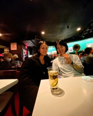 Kiki Sukezane Instagram - Dad in NYC🥳

iphoneのカメラ　引きで　足長　🤣