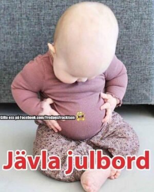 Kikki Danielsson Instagram - Nu är Julen Slut för min del! Har firat 2 dagar i rad: julafton hos dottern, juldagen hos sonen🤗❤️Kanske dax för en Diet, men det känns så Trist😰Tänk, om man lyckas gå ner i vikt men att fettet lägger sig p andra ställen än man tänkt😱 Som att stjärten försvinner, men Ryggtavlan istället blir en ladugårdsvägg👹För egen del är det Inte Mängden mat s Måste ändras, utan Innehållet, tiderna å framför Allt: att få Aptiten tillbaka!!
Det är Svårt att äta nyttigt på turné, då man hela tiden måste slåss mot klockan f att hinna till Nästa Ställe i tid😱Då  kommer de färdiga Baguetterna Vetebullarna lämpligt t pass🤠Därför är d Skönt att nu va 
Turnéfri en längre tid å kunna komponera Egna Måltider👩‍🍳✌️God fortsättning🥳🎉
