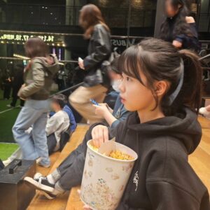 Kim Bo-min Instagram - 싸이월드 감성이라고 구박 받았지만 난 올리고 말았지🤭

#kimbomin  #우리집두찌공주👧🏻 #보민공주치마좀자주입어줘🙏