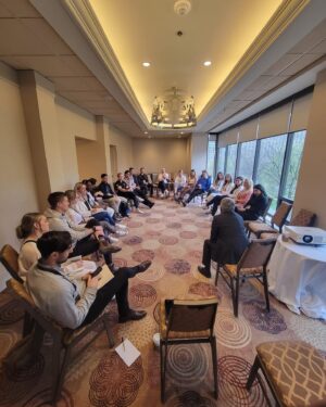Kim Boutin Instagram - Ce week-end, à la session annuelle de @teamcanada j'ai assisté à des discussions remplies de bonne volonté entre les différents représentants d'athlètes et plusieurs partenaires sportifs principaux! 

Tous ont à coeur de voir grandir le sport dans un environnement sain et constructif ❤️ 

Alors continuons de DISCUTER, PARTAGER, PLANIFIER et CONSTRUIRE  une culture à l’image d’aujourd’hui ! 

C'est ce qui nous permettra d'avancer ENSEMBLE ! 🤝🇨🇦

#athletevoice #commissiondesathletes