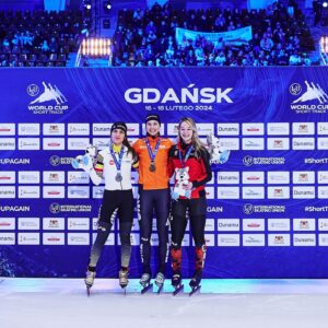 Kim Boutin Instagram - Gdansk, 🇵🇱

J’ai monté deux fois sur le podium ce week-end, woop wooop !!😜🍁 (et tout ça, à deux doigts d’en perdre le bout de mon nez 🫣😅 @selmaleonore ) 

See you soon 🫶🏼