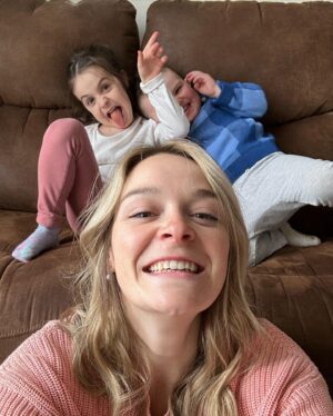 Kim Boutin Instagram - Les derniers jours 🌸 

- La familia 💝
- Érablière au sous-bois 
- Petites sorties bouffffe 🤤