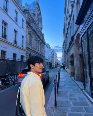 Kim Chung-jae Instagram - 올해는 감사하게도 상반기 2월, 6월 두번이나 파리를 다녀왔습니다 🇫🇷🚶🏻 갈수록 시간이 정말 빠르게 갑니다 🕠🕚🕝
