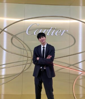 Kim Chung-jae Instagram - @cartier 😀🙏🏼
#Trinity100Celebration #CartierTrinity #까르띠에트리니티