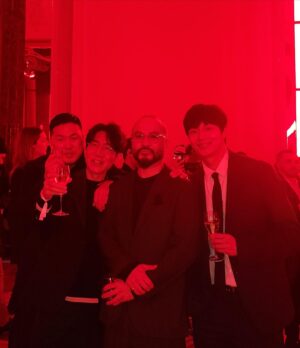 Kim Chung-jae Instagram - @cartier 😀🙏🏼
#Trinity100Celebration #CartierTrinity #까르띠에트리니티