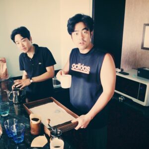 Kim Dae-myung Instagram - 세부커피가게 사장님과 세부현지직원분
세부커피 사장님 한국사람같네요.
직원은 한국말을 잘하시네요. 번창하세요
#커피드니로 세부점 #미생 좋아하시는 직원 #성대리 #하대리 팬이라네요.