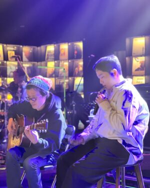 Kim Dae-myung Instagram - 오늘 학전 어게인 너무나 감사한 시간이었습니다. 사랑하는 조정치 형과 처음 함께한 공연 너무 행복했어요~!! (aka 명 치😆🤓)