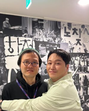 Kim Dae-myung Instagram - 오늘 학전 어게인 너무나 감사한 시간이었습니다. 사랑하는 조정치 형과 처음 함께한 공연 너무 행복했어요~!! (aka 명 치😆🤓)