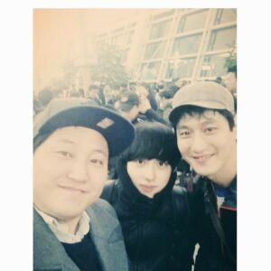 Kim Dae-myung Instagram - 사진을 찍고나서야 알았는데 
영업3팀 아이들(^^) 셋이 찍은 사진인줄알았는데 나중에보니 
차장님이 뒤에계셨다.
아마도 촬영 내내 차장님은 우리 뒤를 든든하게 버텨주시고 계셨겠지..
언제나 그러셨겠지..
보고싶어요 다들.

2014.영업3팀 "단체사진" in cebu city