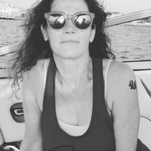 Kim Delaney Instagram - #boating #summer 💚 🛶
