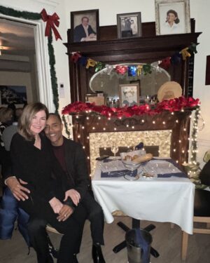 Kim Delaney Instagram - Beautiful Birthday at @chefvolas  decorations by his mama. Thank you all.
Very special. So fun, appreciate it! 🎂💚