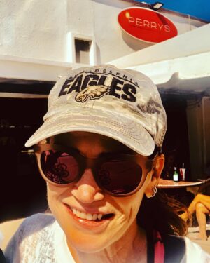 Kim Delaney Instagram - #eagles W!!! 🏈 doesn’t matter what city I’m in, always #Philly #phillygirl #eagles #congrats 🦅