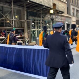 Kim Delaney Instagram - #thankyou for the #honor and an #inspiring day with the #NYPD @nypd @nypdholynamesociety #commissioneroneill #deputycommissioner Ganley, #detectives Desmond Stokes, @realjosephayala, Erik Gonzalez @erikg25 with #edhenry 🙏🍀