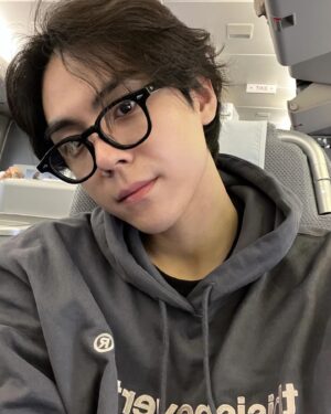 Kim Do-hoon Instagram - <지구마불 세계여행2> 시작🛫
.
.
.
우주비행을 위하여!!
고막주의..누구를 위한 경보기인가..🫨