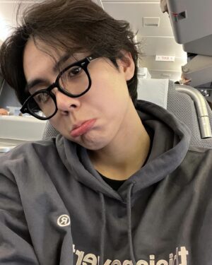Kim Do-hoon Instagram - <지구마불 세계여행2> 시작🛫
.
.
.
우주비행을 위하여!!
고막주의..누구를 위한 경보기인가..🫨