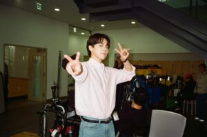 Kim Do-hoon Instagram - ⚡️<고백공격>❤️
.
.
.
석진이의 고백공격 잘 받으셨나요? 
7회차의 짧은 시간이었지만 순수한 열정으로 똘똘 뭉친 스텝분들, 배우분들과 함께한 덕분에 즐겁게 연기하고 뜻 깊은 작품이 되었습니다.
<고백공격>은 Wavve에서 스트리밍 되고 있으니 자주 꺼내봐주세요🤗
