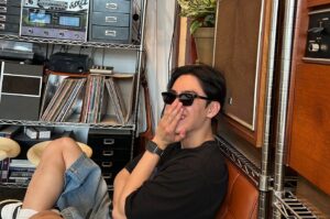 Kim Do-hoon Instagram - Horchata💙
.
.
.
여름이 좋아☀️
