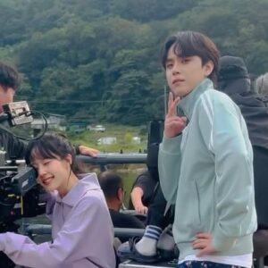 Kim Do-hoon Instagram - ⚡️<고백공격>❤️
.
.
.
석진이의 고백공격 잘 받으셨나요? 
7회차의 짧은 시간이었지만 순수한 열정으로 똘똘 뭉친 스텝분들, 배우분들과 함께한 덕분에 즐겁게 연기하고 뜻 깊은 작품이 되었습니다.
<고백공격>은 Wavve에서 스트리밍 되고 있으니 자주 꺼내봐주세요🤗