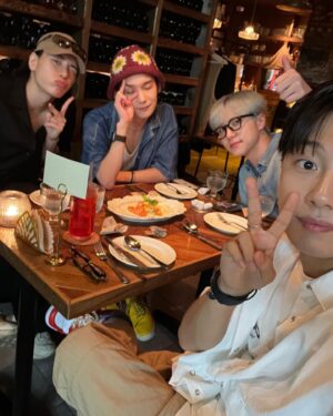 Kim Dong-han Instagram - 형들 오랜만🥸