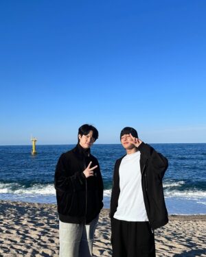 Kim Dong-han Instagram - 아직 물은 차갑구나..