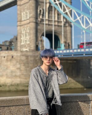 Kim Dong-han Instagram - 엘리베이터 타고 London Eye가기☀️