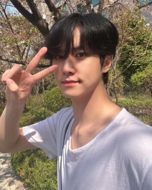 Kim Dong-han Instagram - 나도 벚꽃🌸
