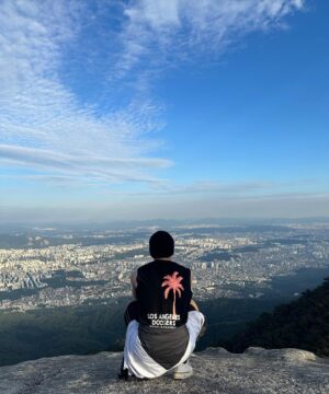 Kim Dong-han Instagram - 등산하기⛰️⛰️
