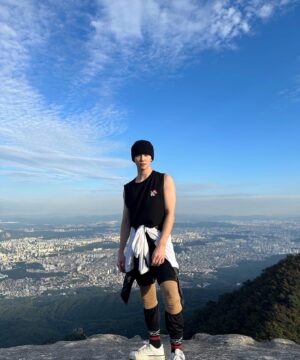 Kim Dong-han Instagram - 등산하기⛰️⛰️
