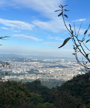 Kim Dong-han Instagram - 등산하기⛰️⛰️