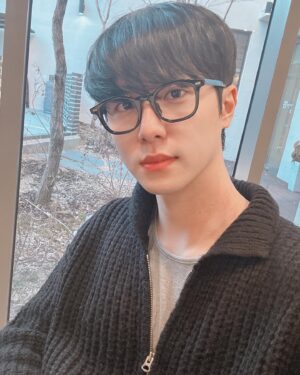 Kim Dong-han Instagram - 해피설날🫶